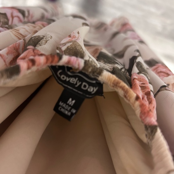 Floral pink/beige open back dress! Worn once! With a laced open back - Picture 3 of 3